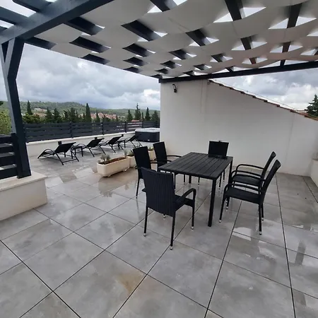 Pharos Apartment *
