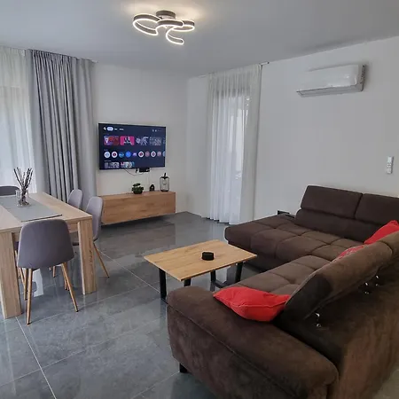 Apartment Pharos