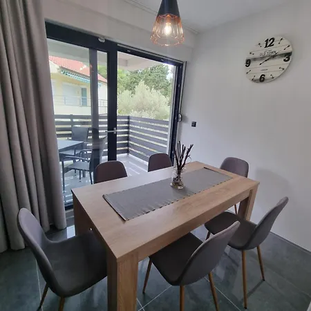 Apartment Pharos